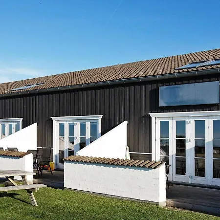 Three-bedroom Holiday In 11 *