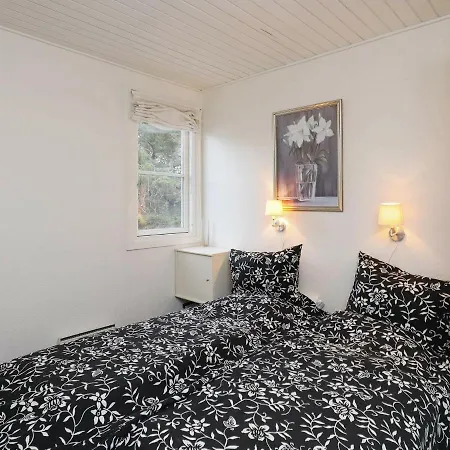 Three-bedroom Holiday In 11