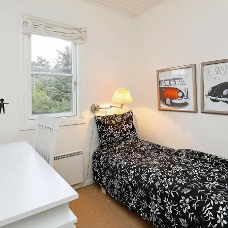 Three-bedroom Holiday In 11 * Vestervig